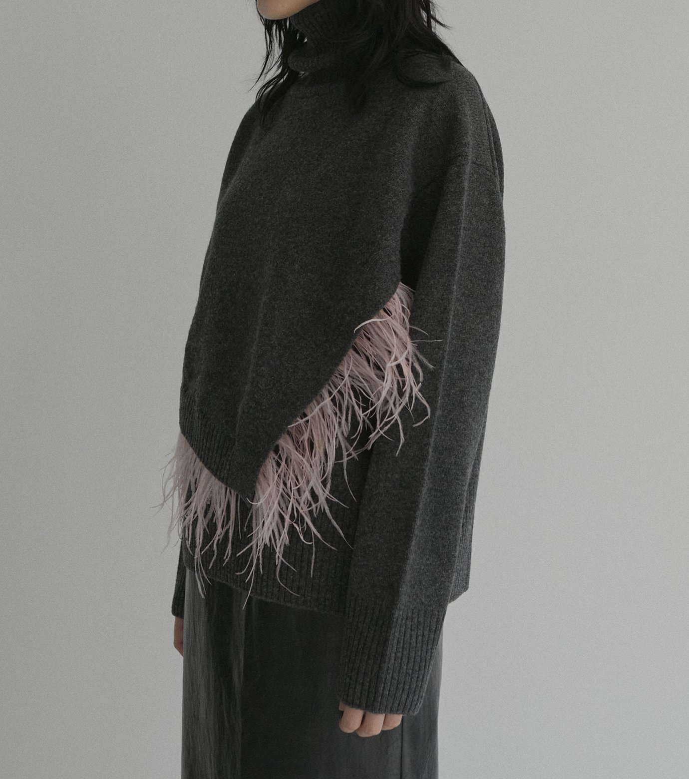 ル シェル ブルー - LE CIEL BLEU | Feather Knit Top-Charcoal