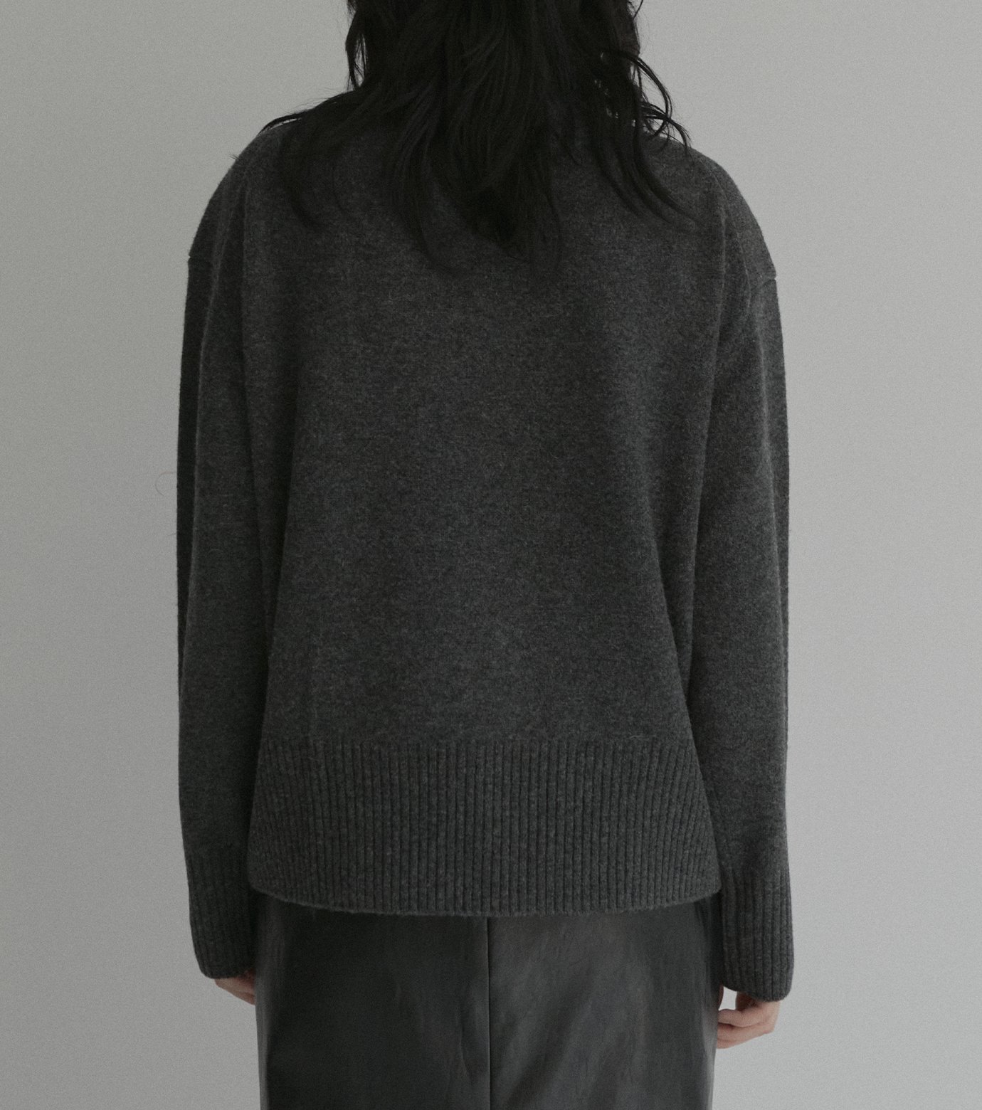 ル シェル ブルー - LE CIEL BLEU | Feather Knit Top-Charcoal