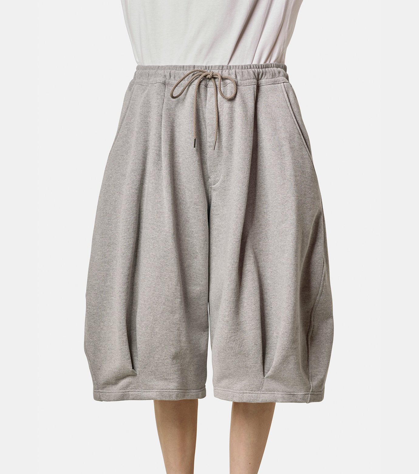 コッキ - KHOKI | Pleated Balloon Sweat Shorts-Gray-1の通販
