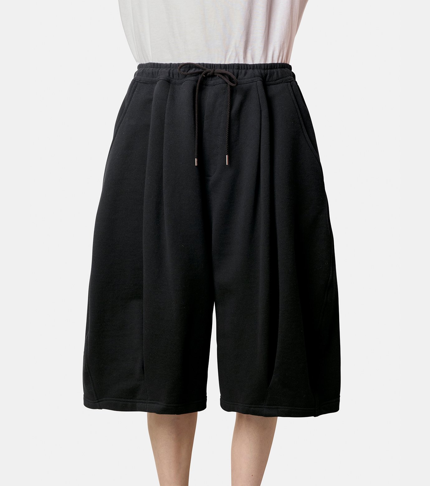 コッキ - KHOKI | Pleated Balloon Sweat Shorts-Black-1の通販