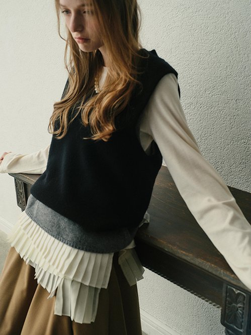 V-Neck Knit Vest