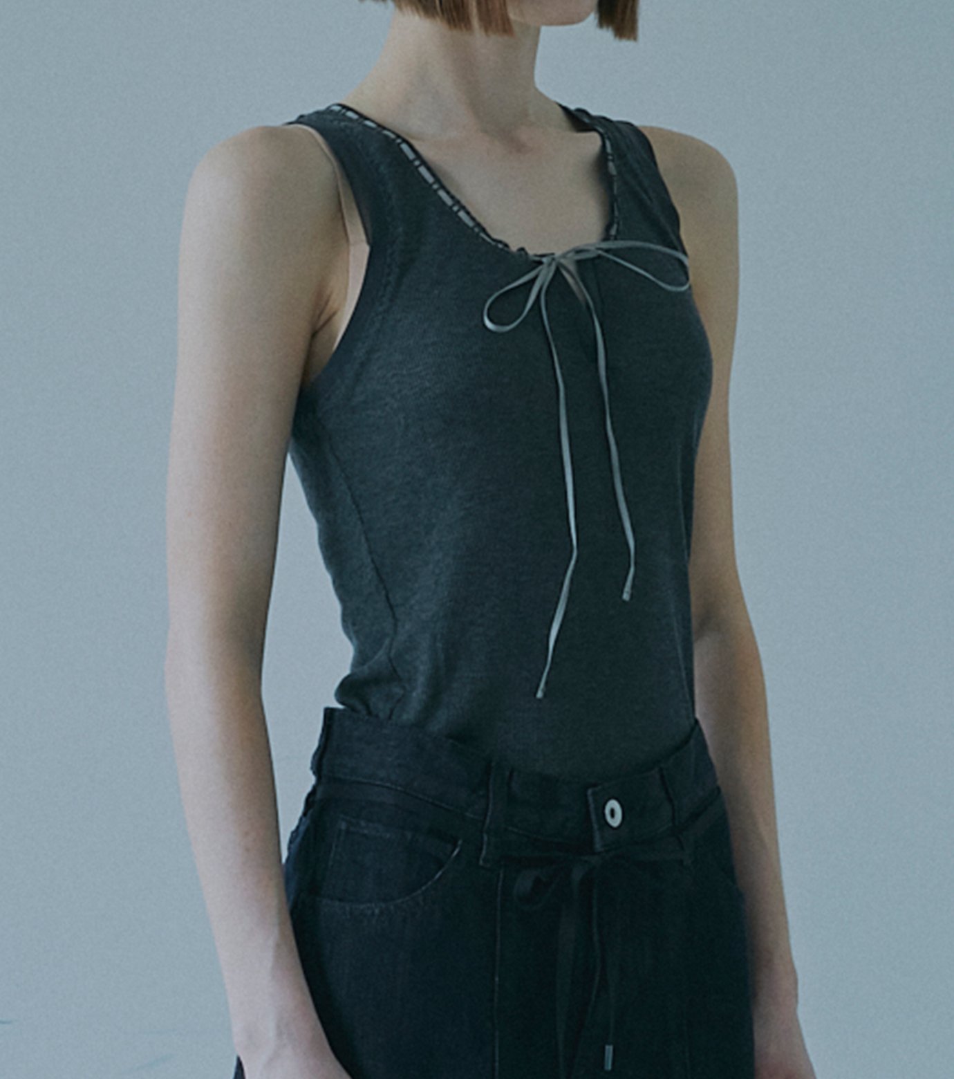 ル シェル ブルー - LE CIEL BLEU | Ribbon-trimmed Neckline | RESTIR
