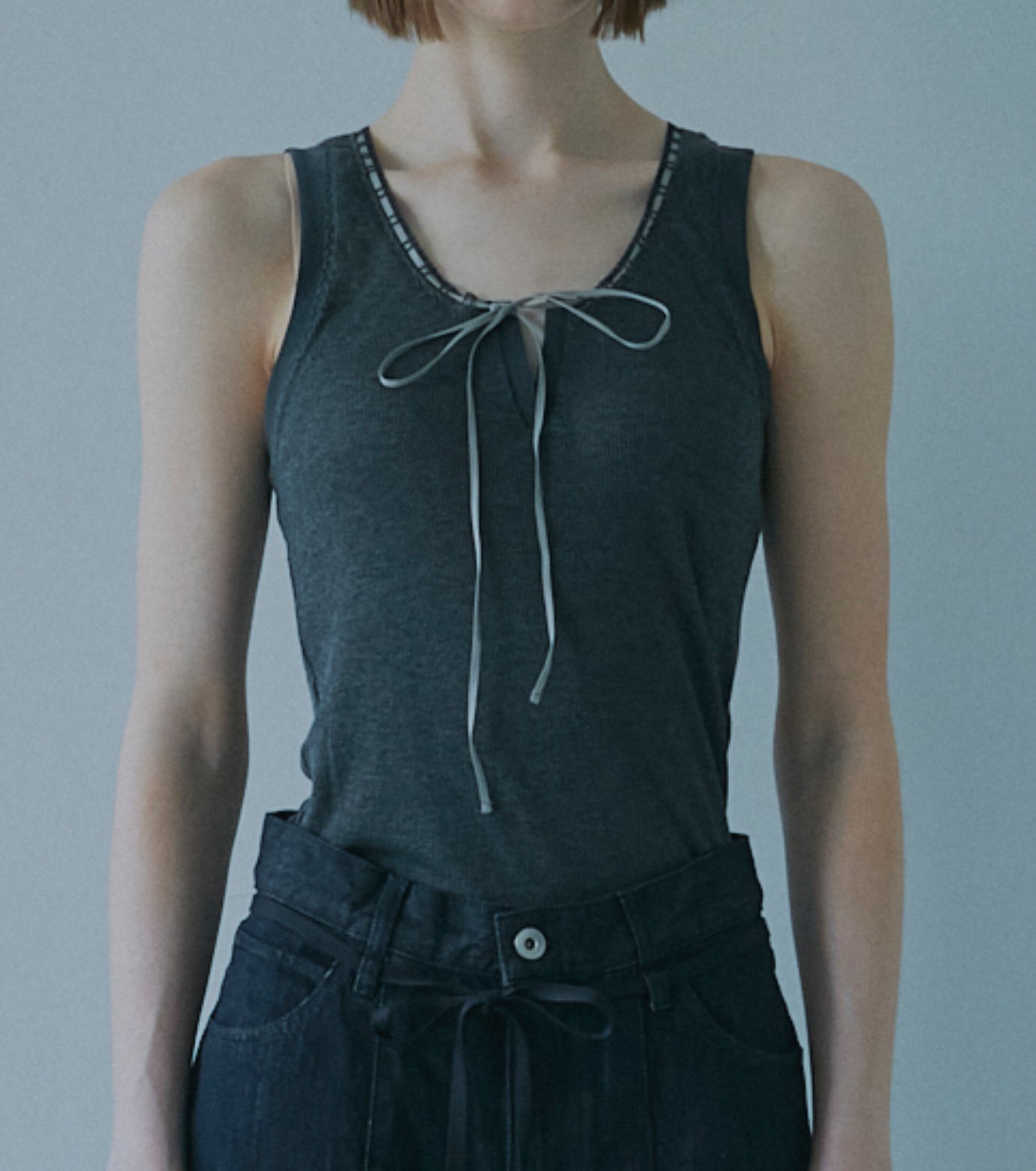 ル シェル ブルー - LE CIEL BLEU | Ribbon-trimmed Neckline | RESTIR