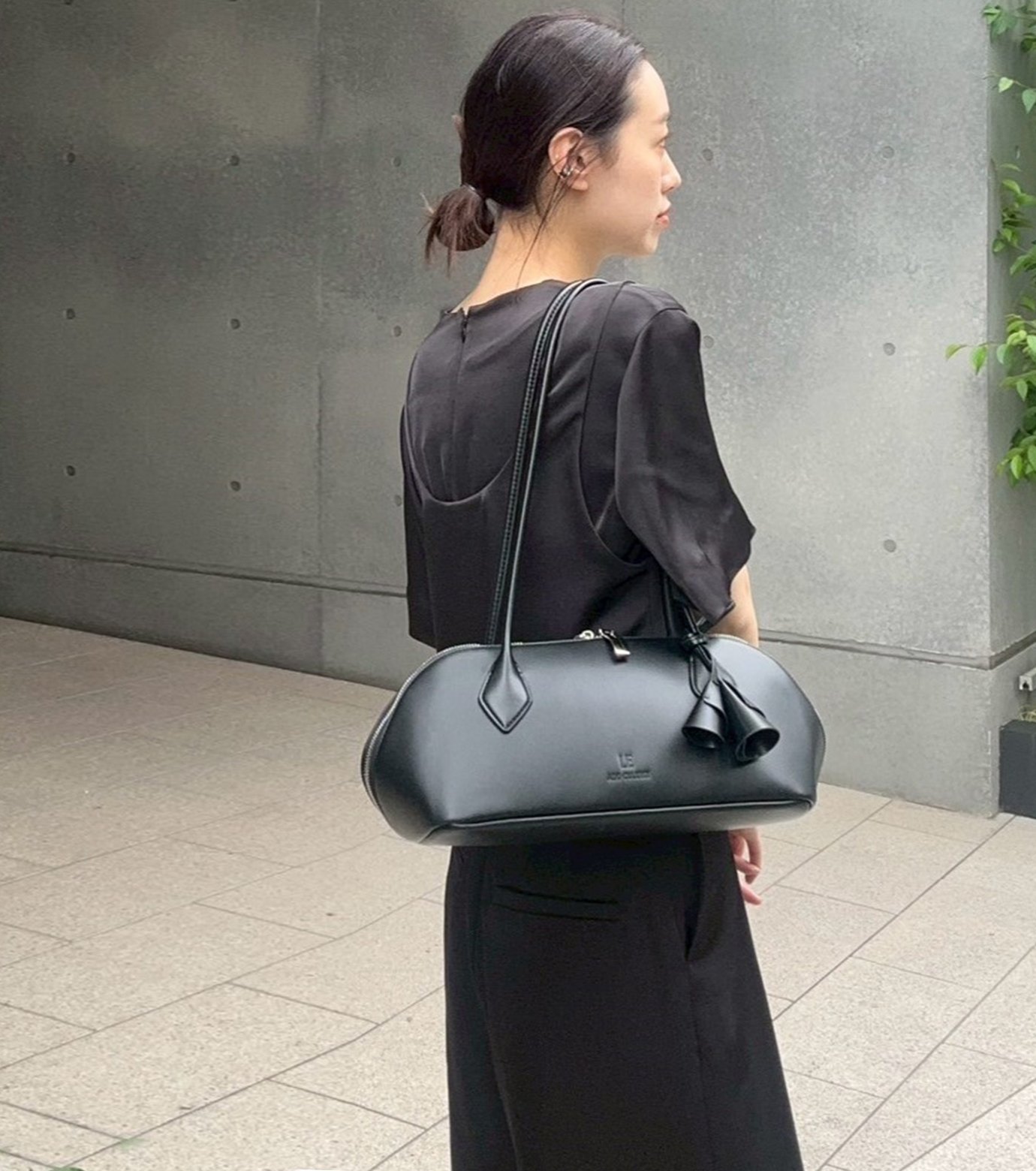 LE CIEL BLEU - アイレネ 2022SS 黒 トップス カットフラワー タンク ドゥロワー ル シェル ブルー - LE CIEL BLEU | Satin Layered Top-Black-38の通販