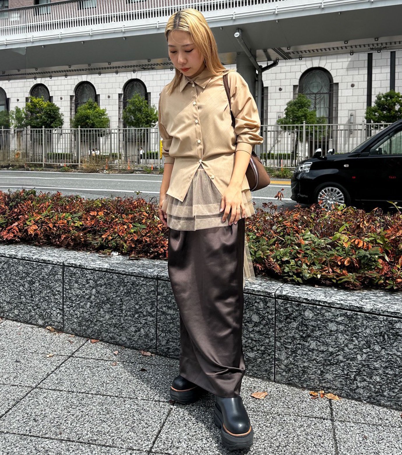 シェルボタンシャイニーシアードルマンシャツ新品ブラウンシャンパンゴールドcft OPEN COLLAR SHIRT – Shinzone