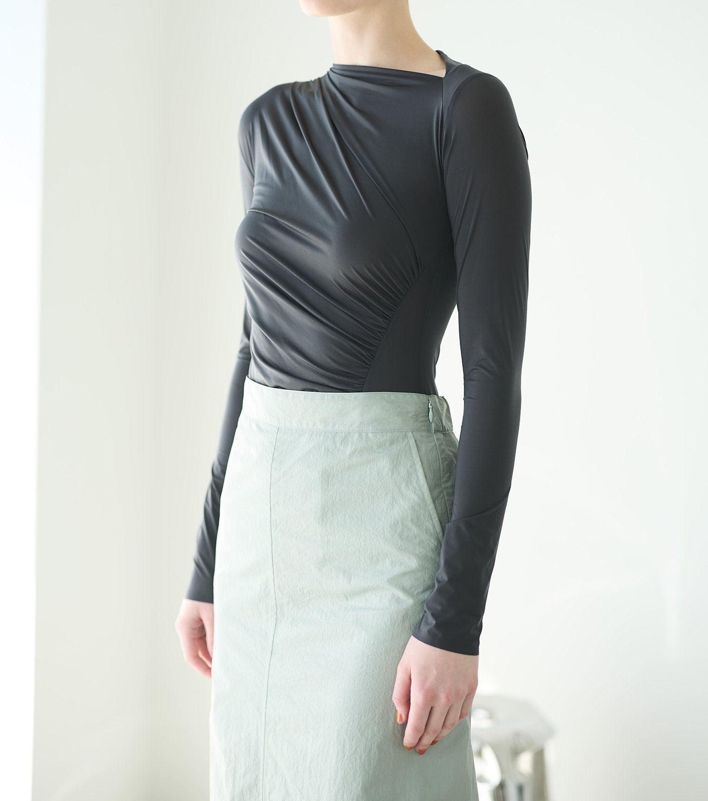 ル シェル ブルー - LE CIEL BLEU | Silky Asymmetric Neck | RESTIR 