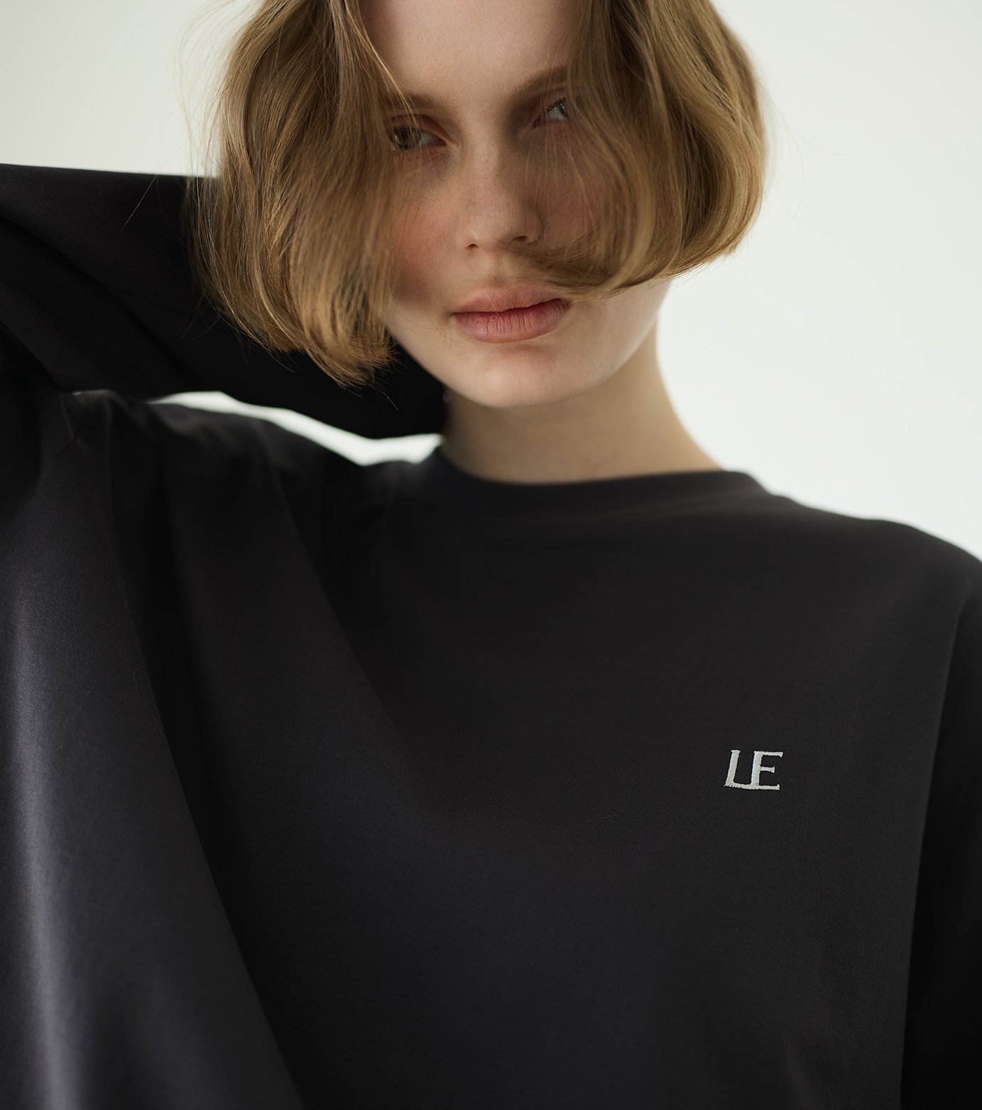 ル シェル ブルー - LE CIEL BLEU | LE Embroidery Long T-Charcoal