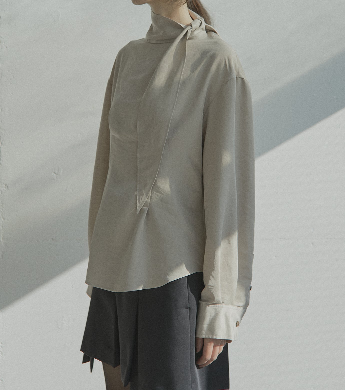 sunshine　ルシェルブルートップス ル シェル ブルー - LE CIEL BLEU | Bow Tie Blouse-Light