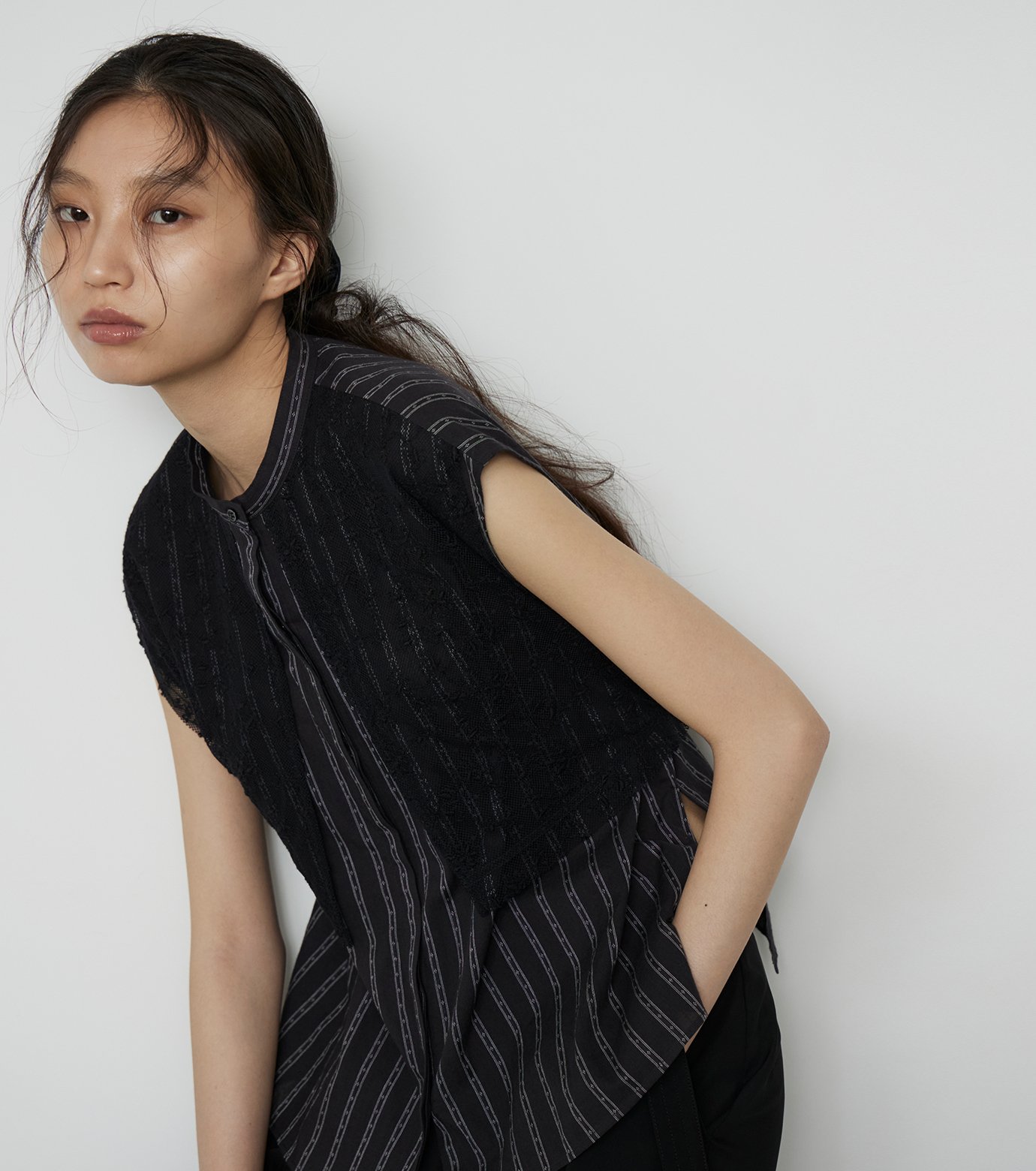 LE CIEL BLEU - LE CIEL BLEU ルシェル　ブルー　変形　アシンメトリー　トップス　黒 ル シェル ブルー - LE CIEL BLEU | Myffler-detail Asymmetric