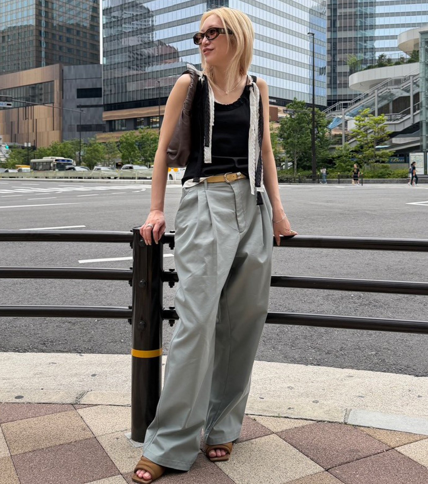 【a】LE CIEL BLUE ルシェルブルー　グレー ル シェル ブルー - LE CIEL BLEU | Gloss-Finish Chino | RESTIR リステア