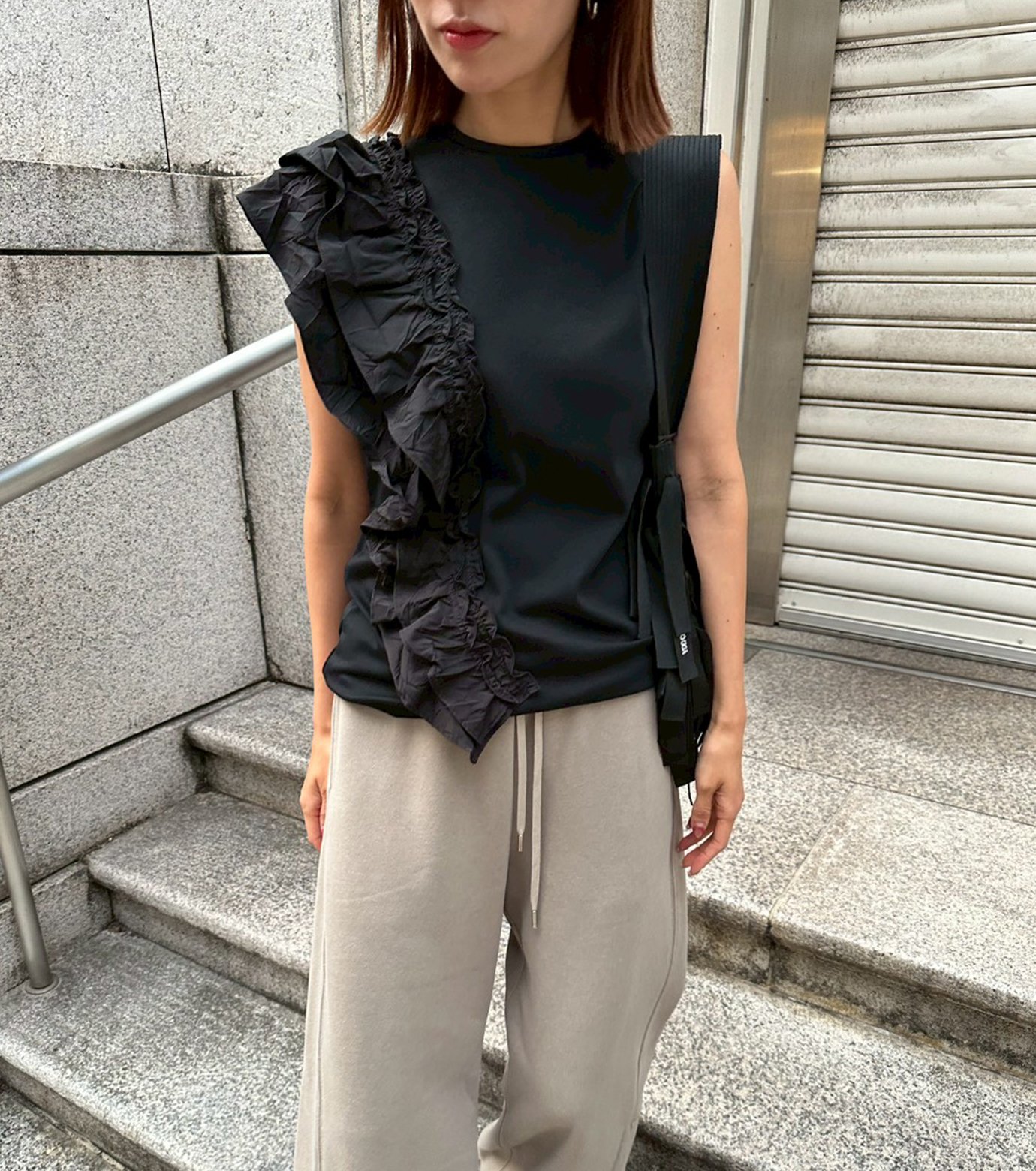 LE CIEL BLEU Frill Detail Jersey Topブラック ル シェル ブルー - LE CIEL BLEU | Ruffle Detail Sleeveless