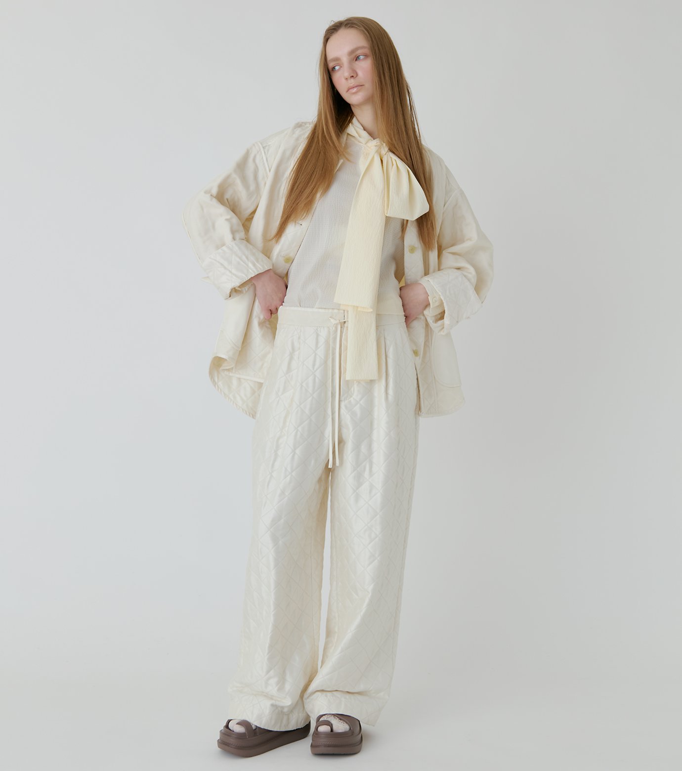 ル シェル ブルー - LE CIEL BLEU | Shiny Quilted Lounge | RESTIR