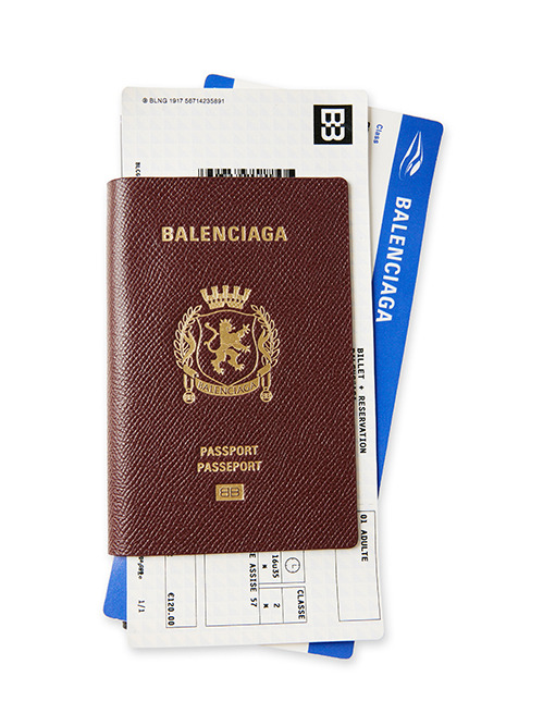 BALENCIAGA パスポートケース ショルダー付 黒 ゴールドロゴ BALENCIAGA パスポートケース ショルダー付 黒 ゴールドロゴ