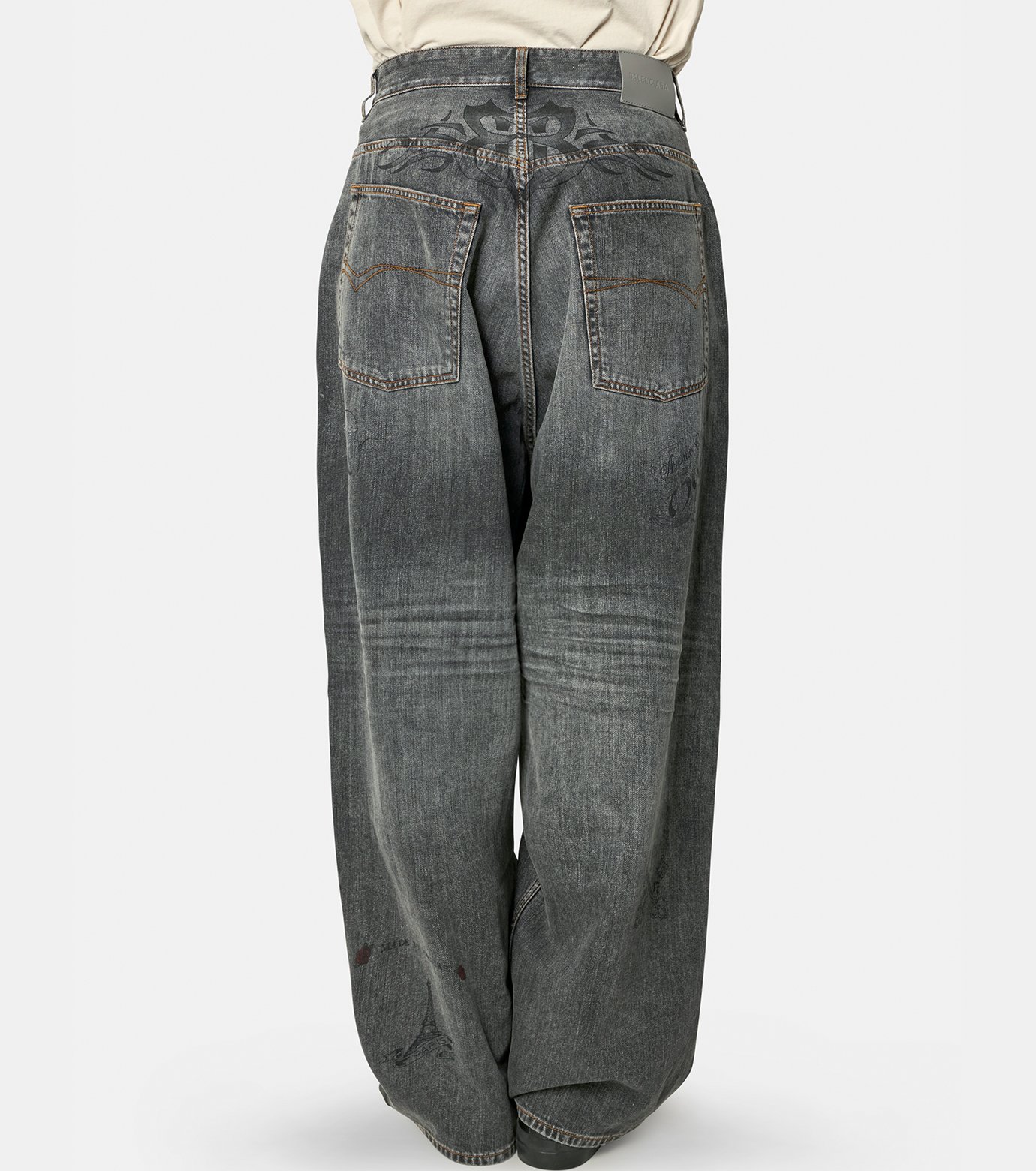 バレンシアガ - BALENCIAGA | Tattoo Baggy Pants-Charcoal | RESTIR 
