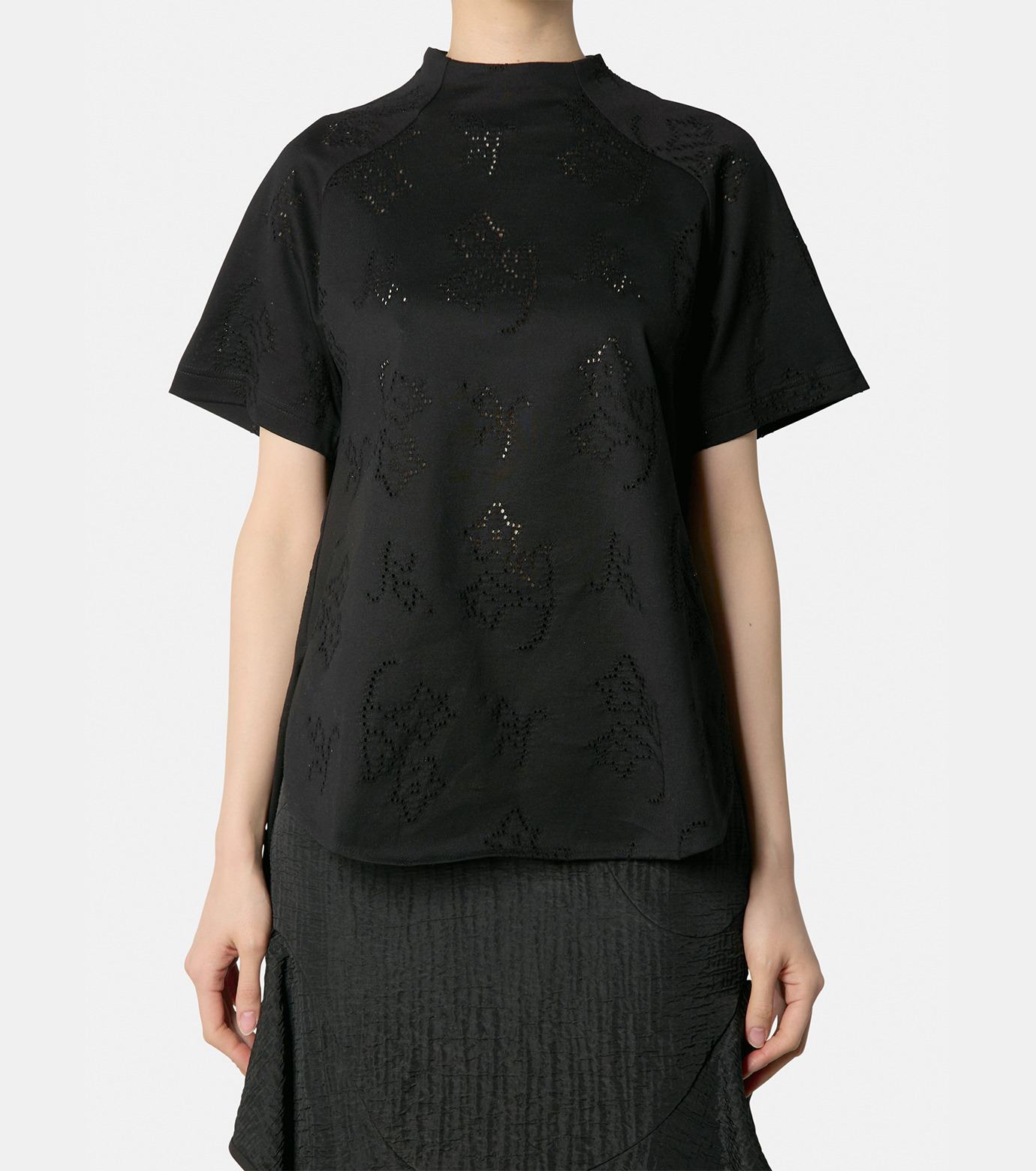 マメ クロゴウチ - Mame Kurogouchi | Cutwork T-Shirt-Black-1