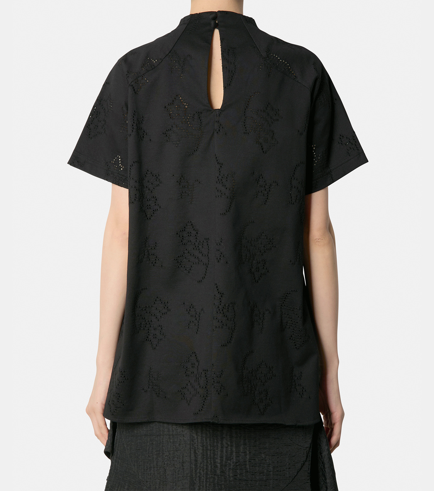 マメ クロゴウチ - Mame Kurogouchi | Cutwork T-Shirt-Black-1