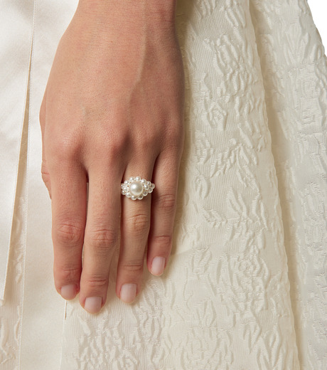 【Simone Rocha】Daisy Chain Ring（パール） Simone Rocha Daisy Chain Ring | Shopbop