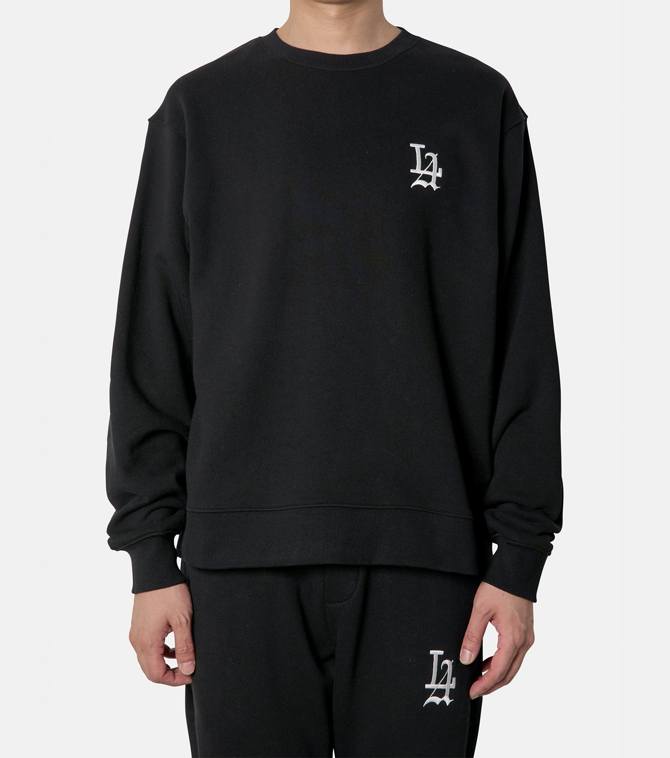 要在庫確認【すぐ届く・国内発】Stampd' LA / LA 001 Crewneck M3889SW01.jpg?v=1741924674