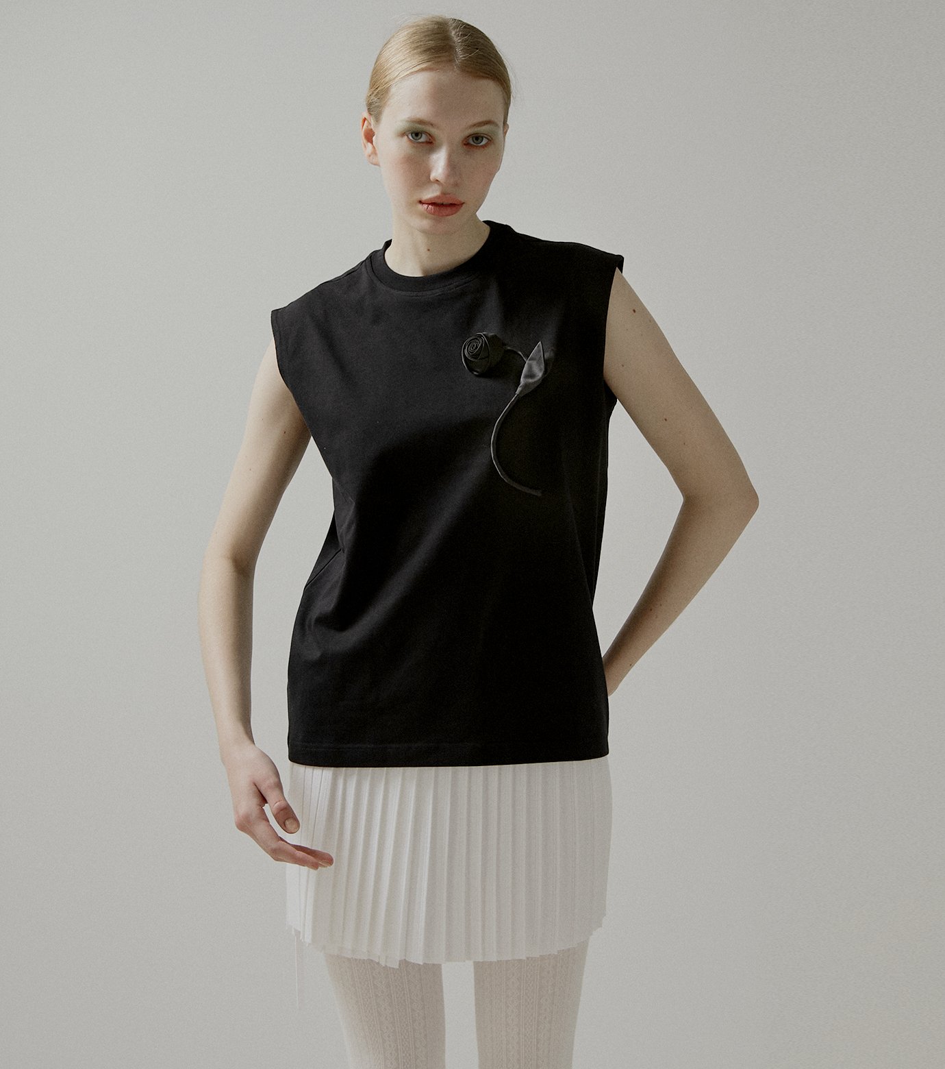 ヴィヴィアーノ - VIVIANO | Flower Applique Sleeveless | RESTIR