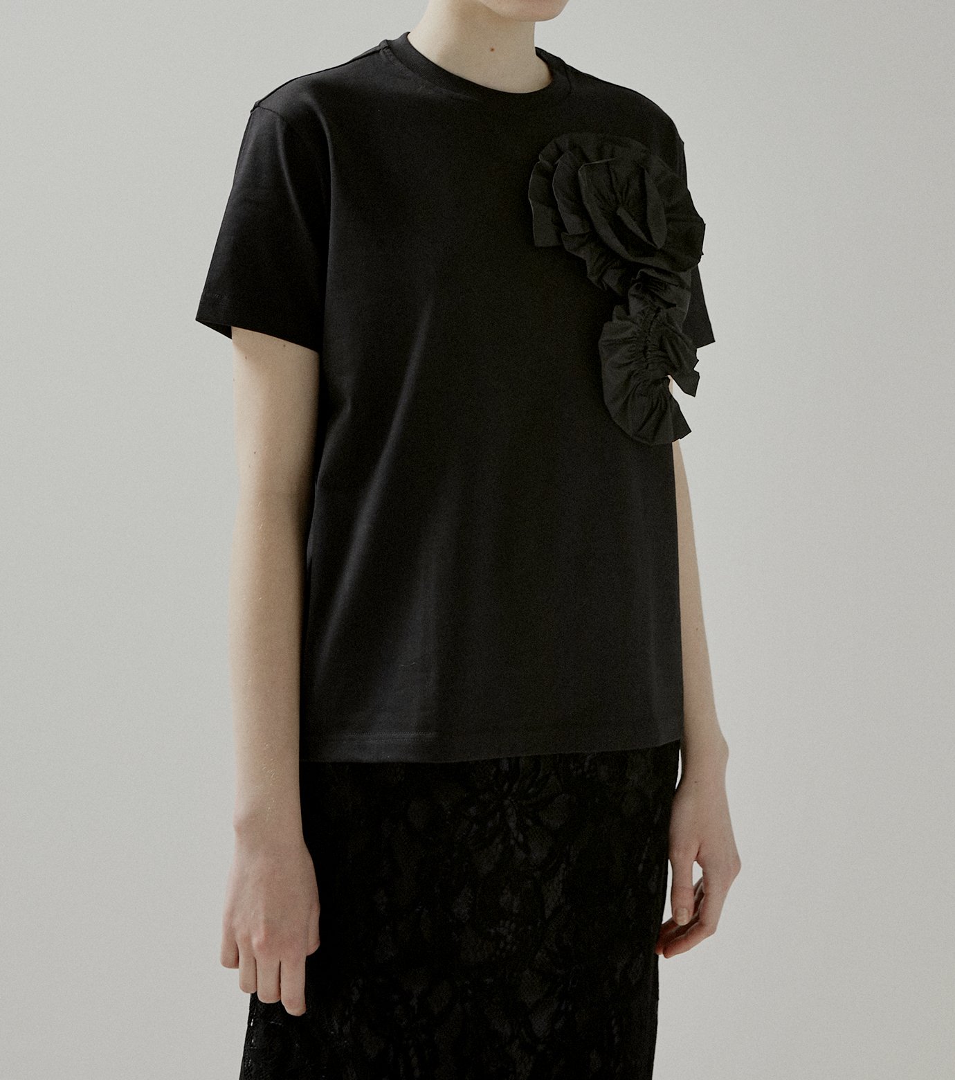 ヴィヴィアーノ - VIVIANO | Flower T-shirt-Black-Fの通販