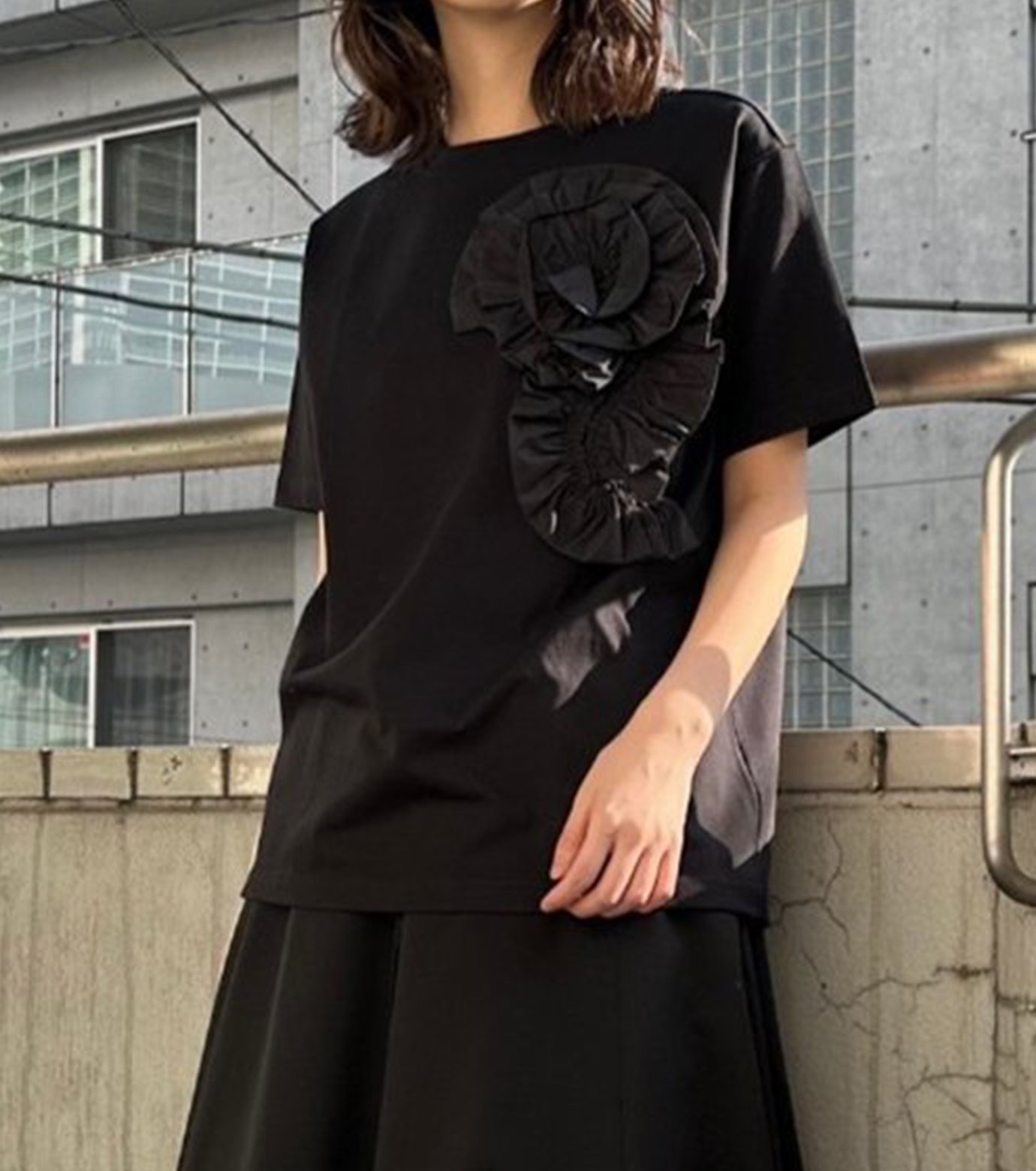 ヴィヴィアーノ - VIVIANO | Flower T-shirt-Black-Fの通販 | RESTIR