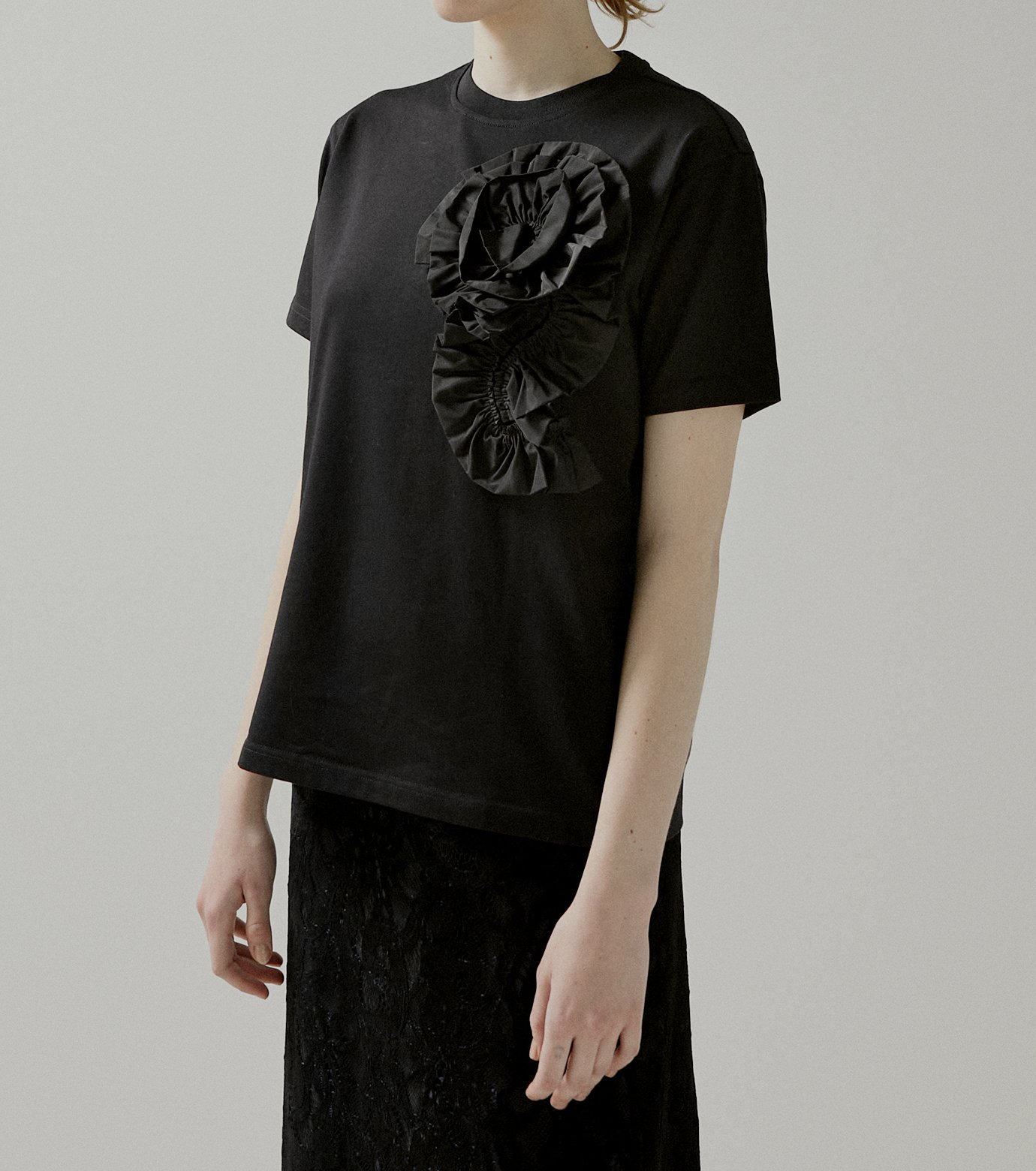 ヴィヴィアーノ - VIVIANO | Flower T-shirt-Black-Fの通販