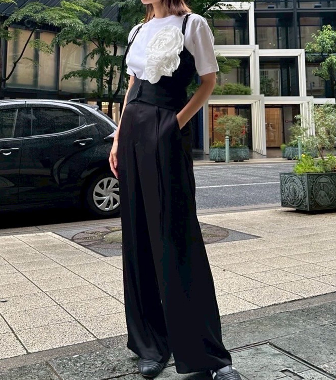 ヴィヴィアーノ - VIVIANO | Flower T-shirt-White-Fの通販 | RESTIR