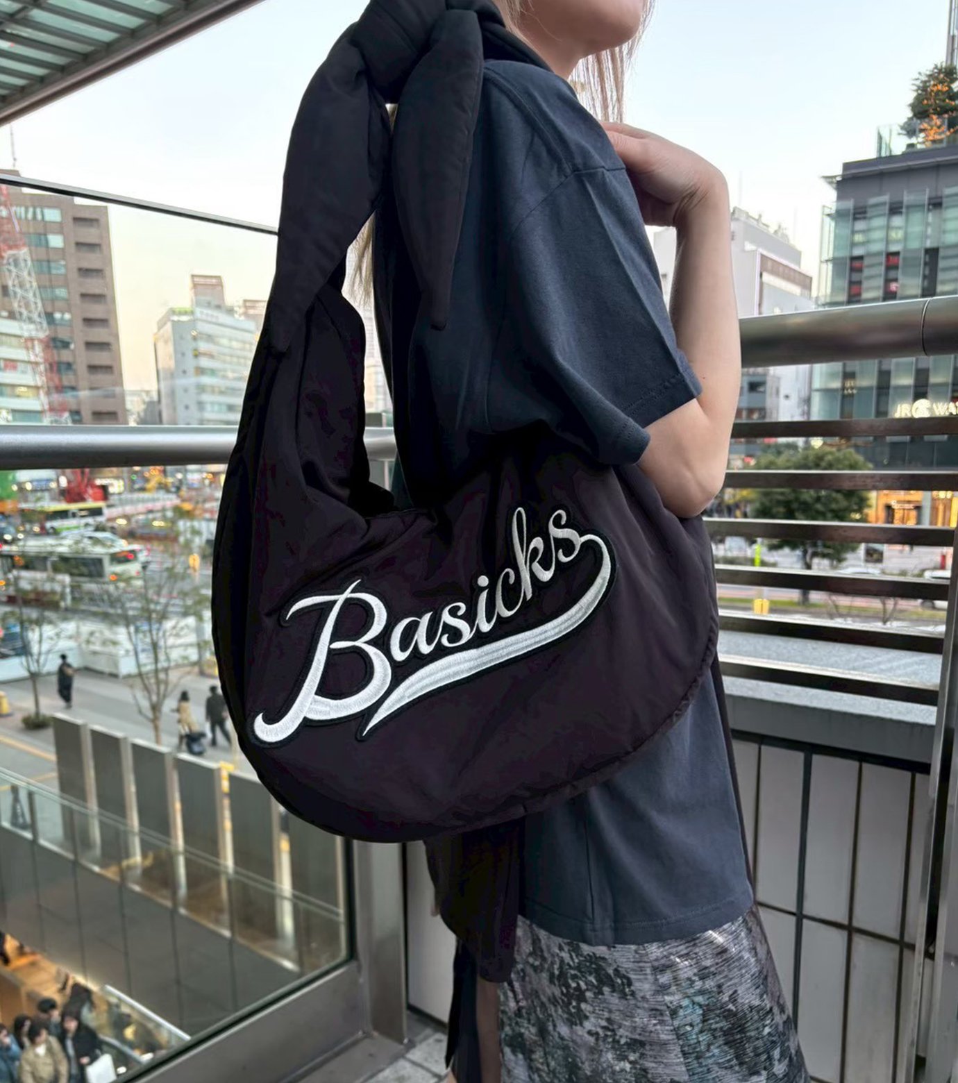 ベイシックス - BASICKS | Puffer Bag-Black-Fの通販 | RESTIR リステア